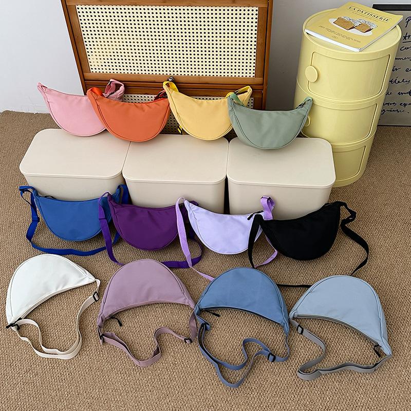 Foreign trade new dumpling bag women's opening gift shoulder bag gift wholesale Japanese and Korean ins fashion student messenger bag