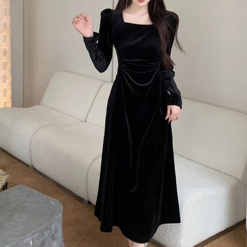 2025 Autumn and Winter High-End Gold Velvet Square Neck Dress Women's New Elegant Slimming Look Long-Sleeved Hip Skirt
