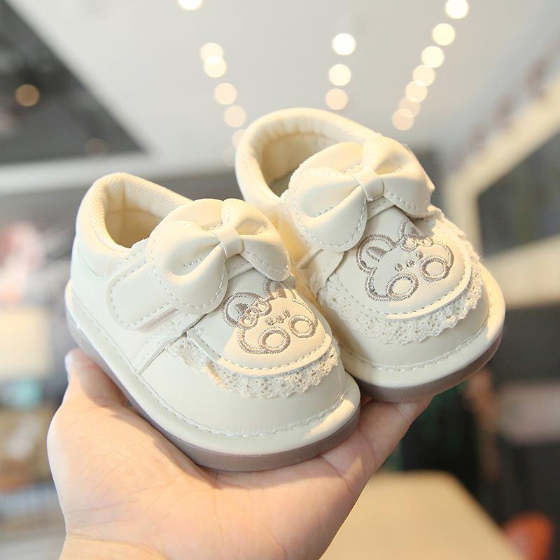 Spring and Autumn Baby Walking Shoes, Infant and Toddler Shoes, Breathable Soft Sole, Non-Slip Girls' Squeaky Shoes, Princess Leather Flats