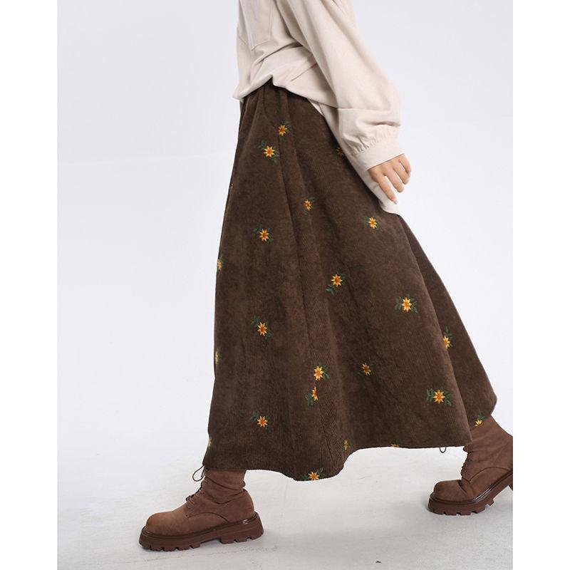[in stock] Retro Brown Corduroy Skirt A Skirt Early Autumn Embroidered Floral Mori Knee-length Skirt