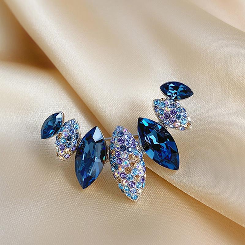 Anti-Exposure Brooch, High-End Light Luxury Niche Clothing Accessory, Designer Brooch, Exquisite and Personalized Full Diamond Pin Accessory