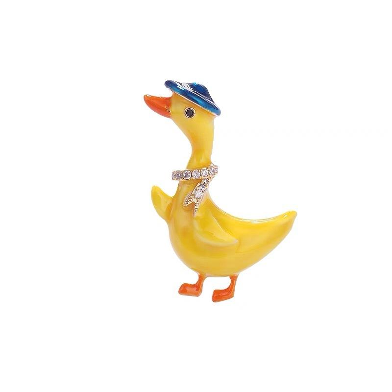 Cute Enamel Little Yellow Duck Brooch, High-End Niche Female Cartoon Silk Scarf Buckle Corsage, High-End Pin, Clothing Accessories