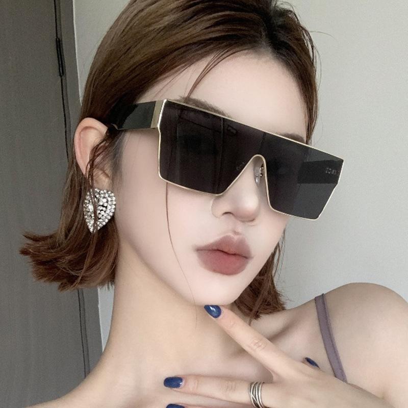 Square One-Piece Large Frame Sunglasses 2024 New Bar Disco Sunshade Sunglasses Women's Trendy High-End Sunglasses