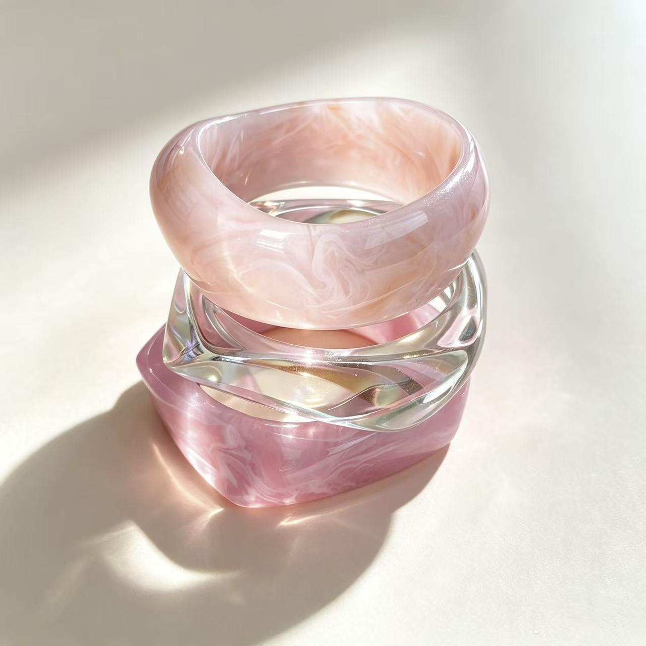 Vintage Resin Irregular Three-Piece Bracelet Set for Women, European and American Fashion, Unique Design, Jewelry Accessories