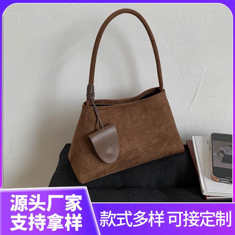 Trendy Minimalist Tote Bag for Women, 2026 Autumn and Winter New Fashion Large Capacity Bucket Bag, Commuter Niche Shoulder Bag