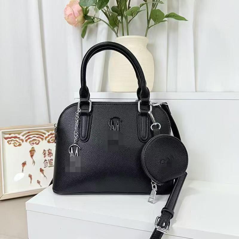 Popular in Foreign Trade: 2026 Fashionable New Small Shell Large Capacity Underarm Bag, High-End Light Luxury Commuting Tote Bag