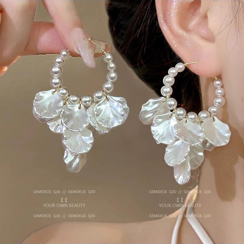 New Arrival Earrings 2024 Super Fire Tassel Pendant Super Fairy Bride Petal Internet Celebrity Popular Summer Mori Girl Earrings