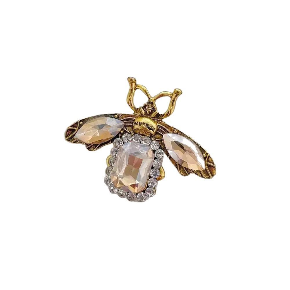 New Diamond Brooch, Cute and Creative Bee Anti-Exposure Corsage, Personalized Colorful Pin, Suit and Clothing Accessories