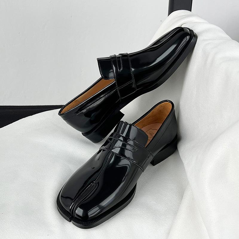 [In Stock] Dropshipping Available: Unisex Split-Toe Shoes, Horseshoe Pig's Trotters Flat Loafers, Single Shoes, Small Leather Shoes