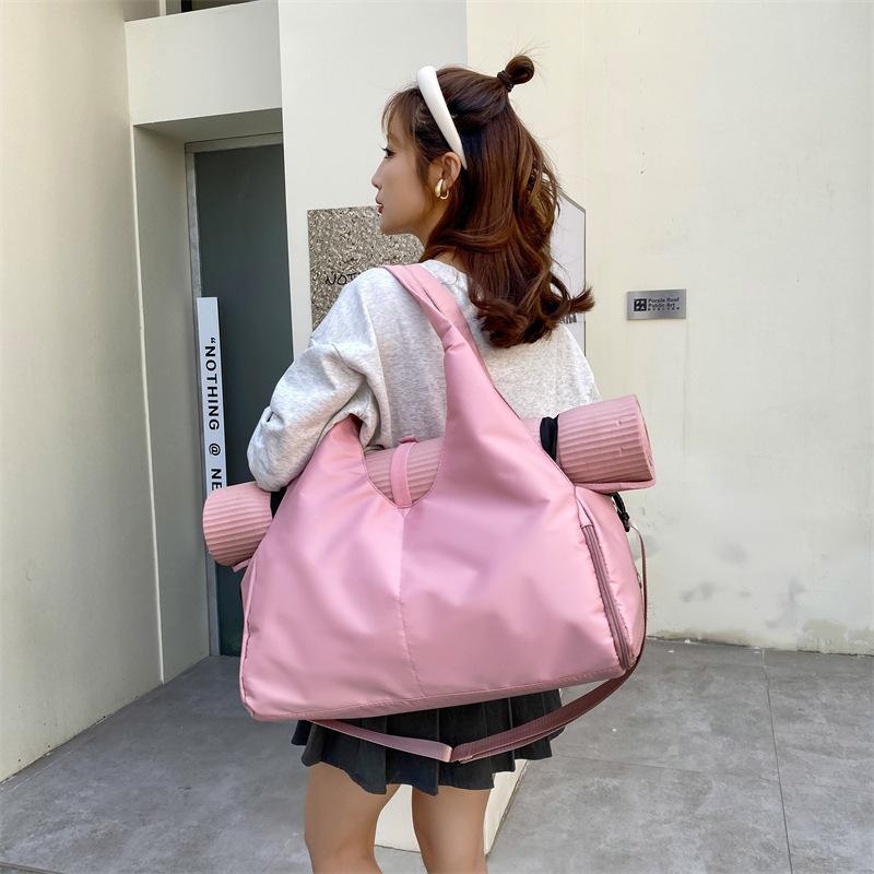 Fitness Bag with Logo Printing, Large Capacity Travel Bag, Portable Yoga Bag, Multifunctional Luggage Bag with Shoe Compartment, Stylish Luggage Bag