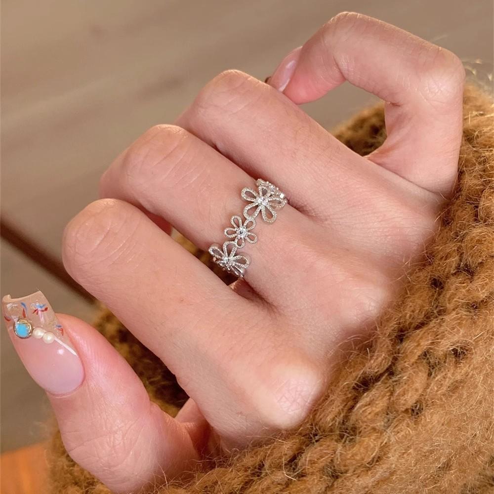 Lace Wreath Hollow Flower Ring Gentle Temperament Niche High-end Finger Ring Open for Women