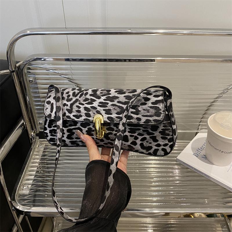 Casual Small Square Handbag European and American Fashion Personality Bag Women's Bag 2026 New Summer Women's Shoulder Crossbody Bag