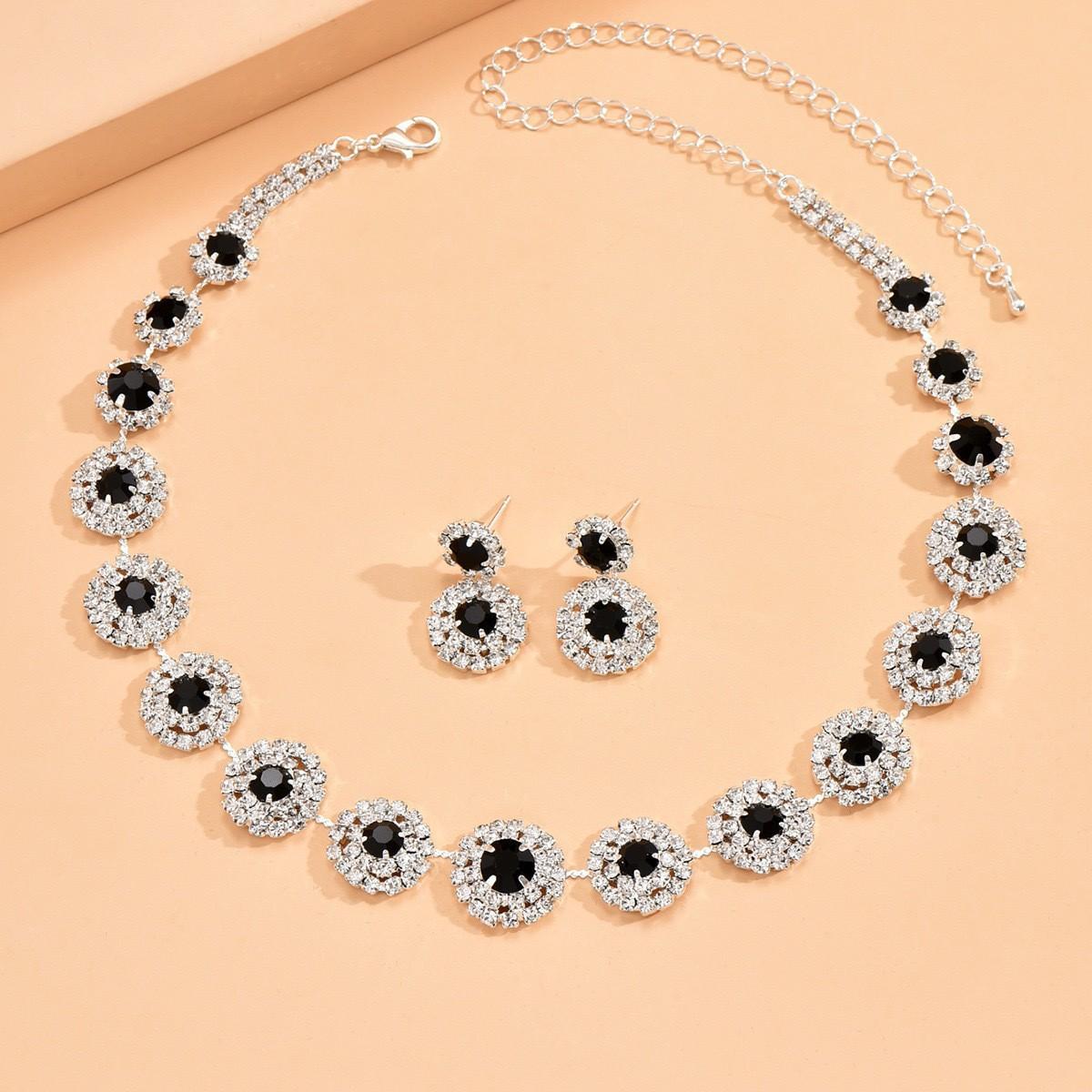 Popular bridal fashion set necklace for women, cross-border jewelry, earrings, elegant and stylish, with round rhinestone design