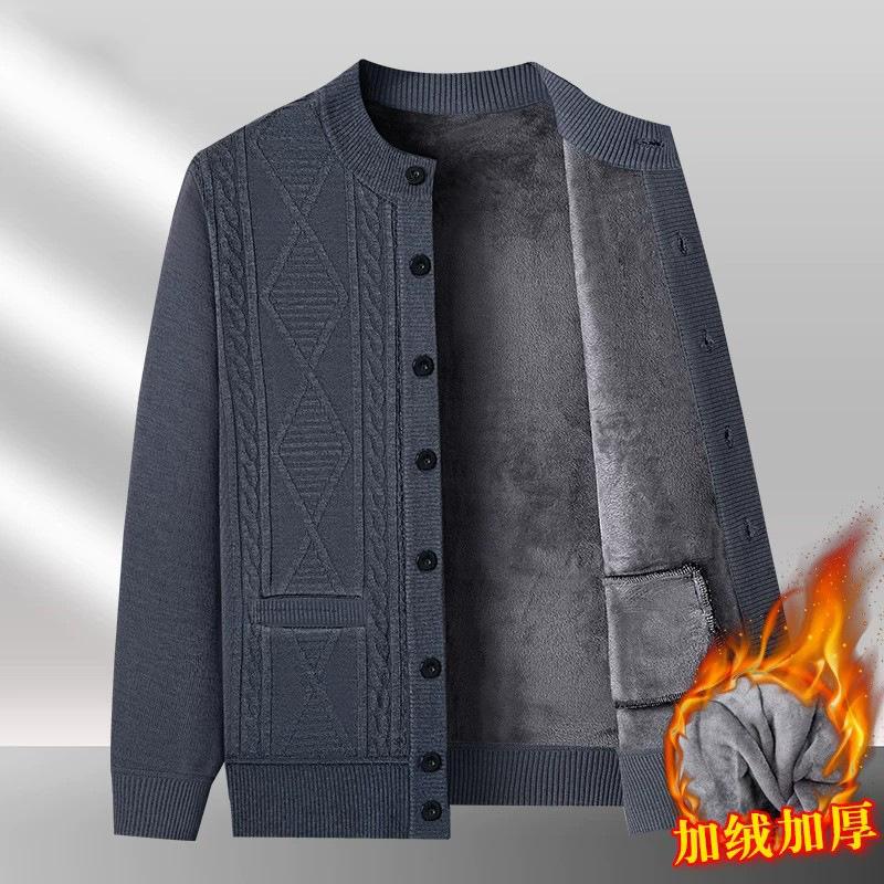 Dad's sweater is fleece-lined and thickened for winter, a cardigan knitted sweater for middle-aged and elderly men, a warm inner coat for grandpa