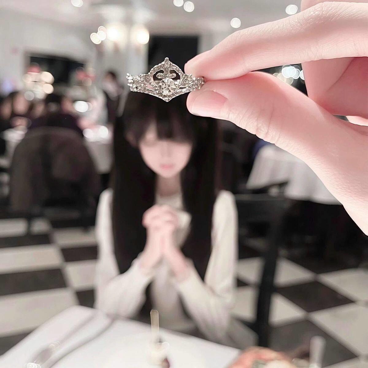 Fugitive Princess Crown Ring, Adjustable Open Design, Sparkling Diamonds, High-End Feel, Girls' Birthday Atmosphere Photo Prop