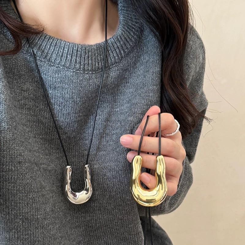 U-Shaped Metal Horseshoe Long Necklace for Women, Niche Stylish Long Pendant Accessories, High-End Pendant Sweater Chain Decoration