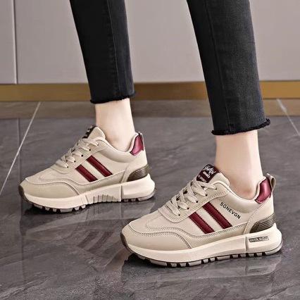 Fashionable women's sneakers 2025 autumn lightweight soft-soled non-slip casual running shoes dad shoes clearance stock dad shoes