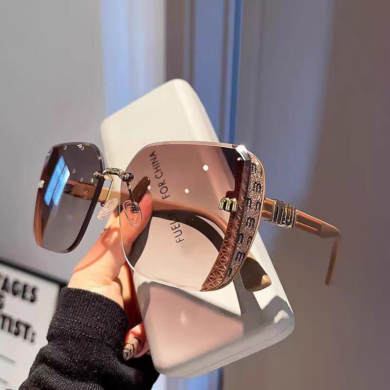 2026 New Style Large Frame Cut-Edge Sunglasses for Women, High-End Fashion Square Sunglasses, Polarized, Anti-Uv, Make the Face Look Smaller