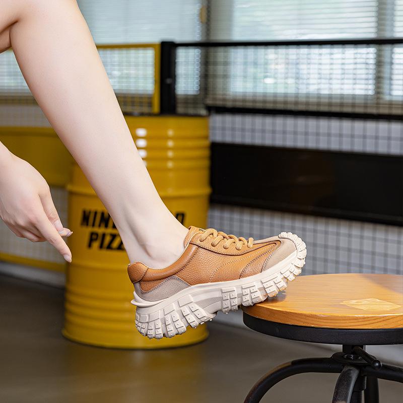 Thick-Soled Retro Casual Shoes for Women, 2026 Autumn New Model, Genuine Leather, Height-Increasing, Durian Tire Sole, Lightweight Women's Shoes That Make Feet Appear Smaller