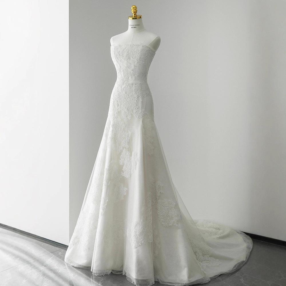 White Strapless Vintage Light Wedding Dress with Train, Forest-Style Travel Photography, Welcoming Entrance Gown, Lace with a High-End Feel, Light Luxury Evening Dress