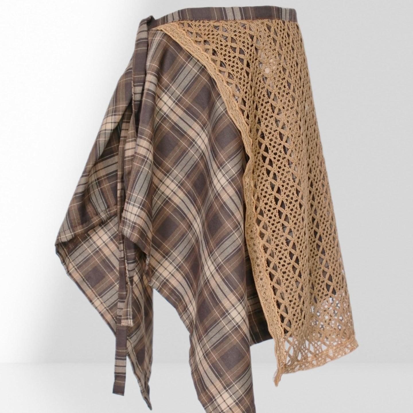 Plaid layered skirt with an asymmetrical lace design that covers the buttocks, one-piece tie-waist skirt for women