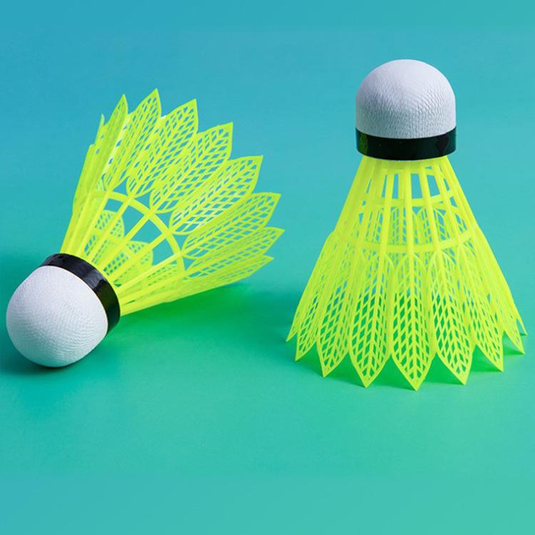In the past seven years, badminton plastic nylon is not easy to break, anti-wind super professional training room rubber balls