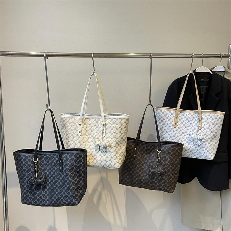 Bag Women's 2024 New Casual Personalized Tote Bag Fashionable Underarm Bag Retro Work Commuter Shoulder Bag Women's Bag
