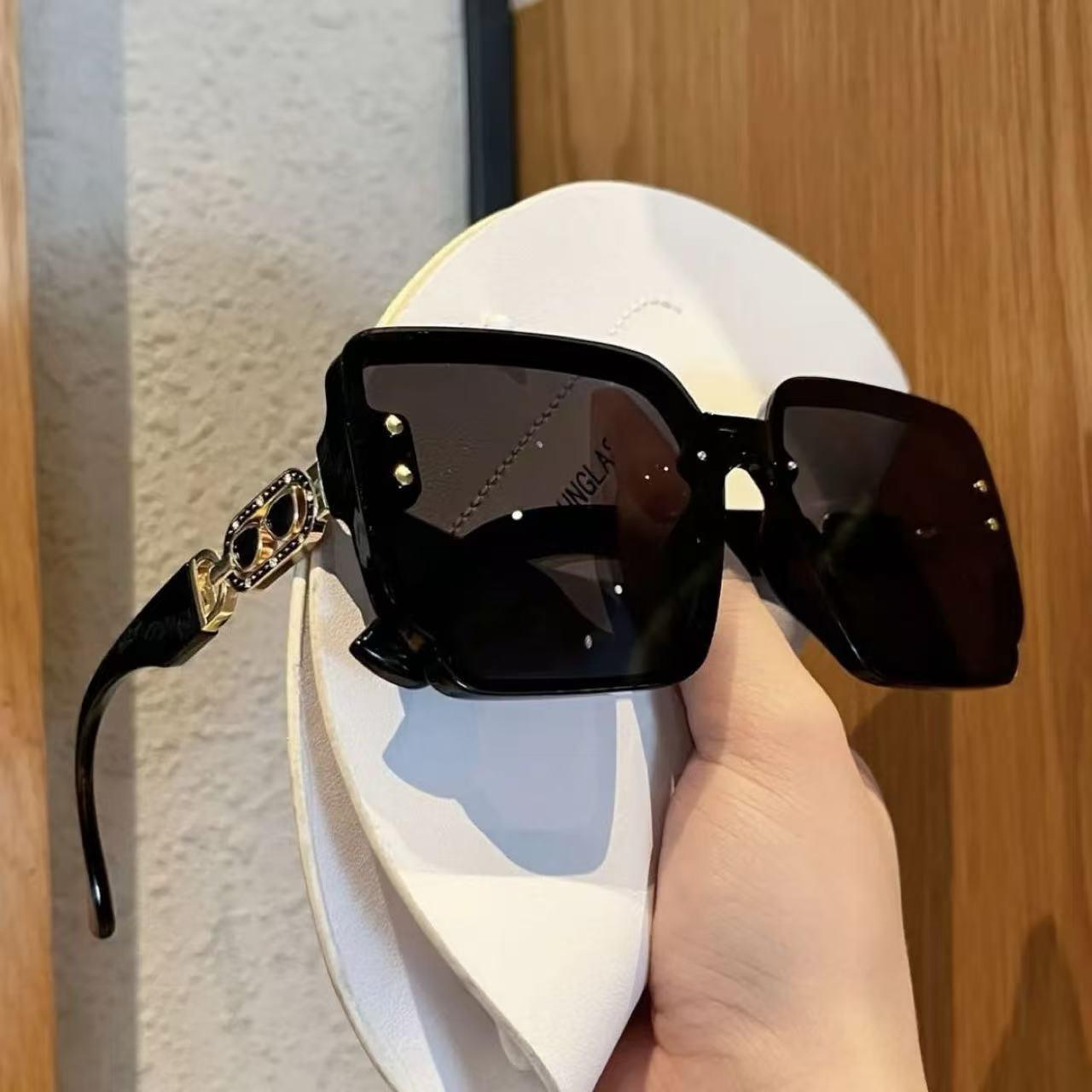 Wholesale Adult Men's and Women's Sunglasses, Export Cross-Border, Temu Label Application, Factory Stock Available, Large Quantities Negotiable