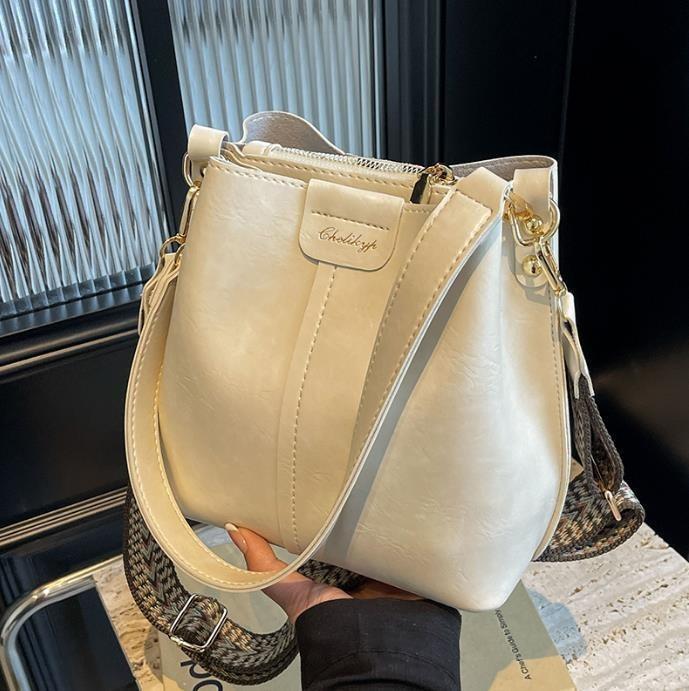 2026 Spring Urban Simple Tote Bag for Women, Single Shoulder Bag with Magnetic Clasp, Soft Leather with Stitched Details, Everyday Use Women's Bag