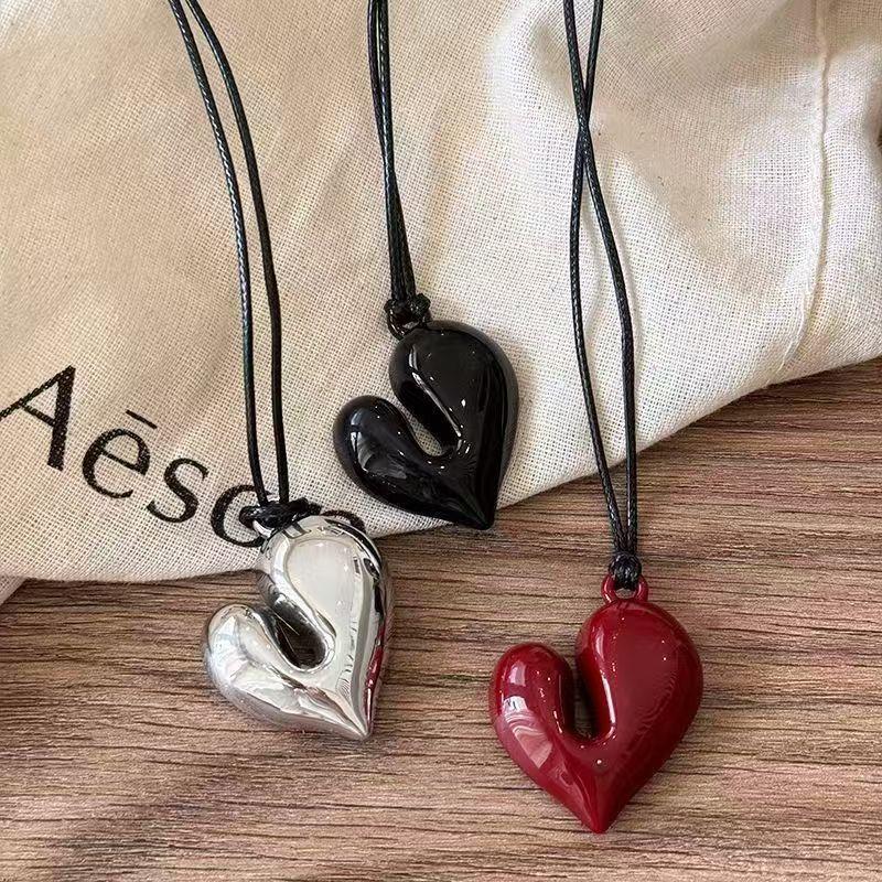 Korean Style Ins Style Long Heart Pull Black Rope Sweater Chain Simple and Versatile High-End Heart-Shaped Pendant Necklace for Women