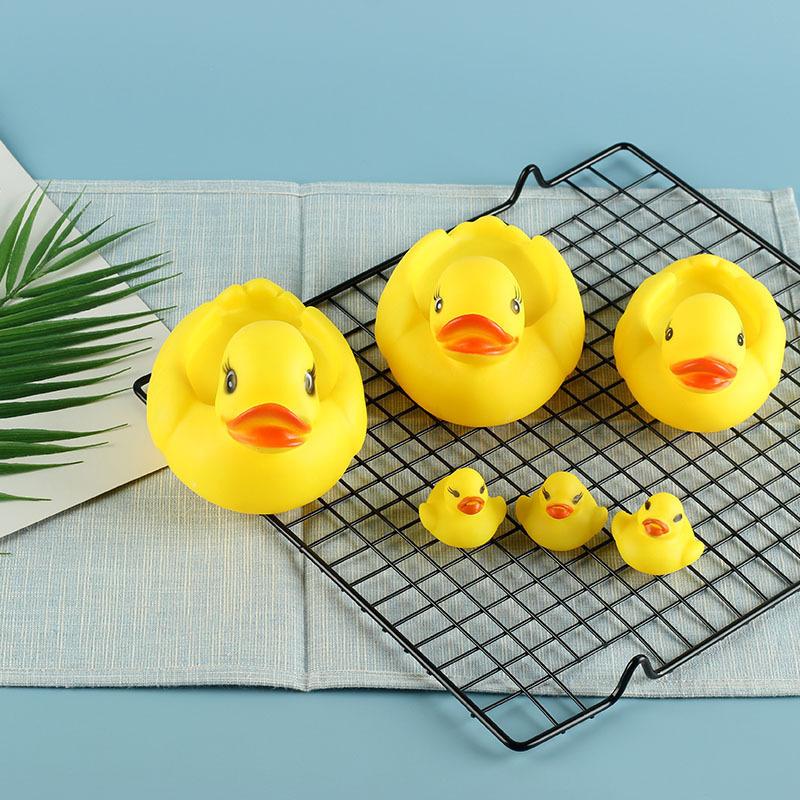 Yellow duck children's toy, squeaking little duck for baby bath, baby swimming duck for playing in water