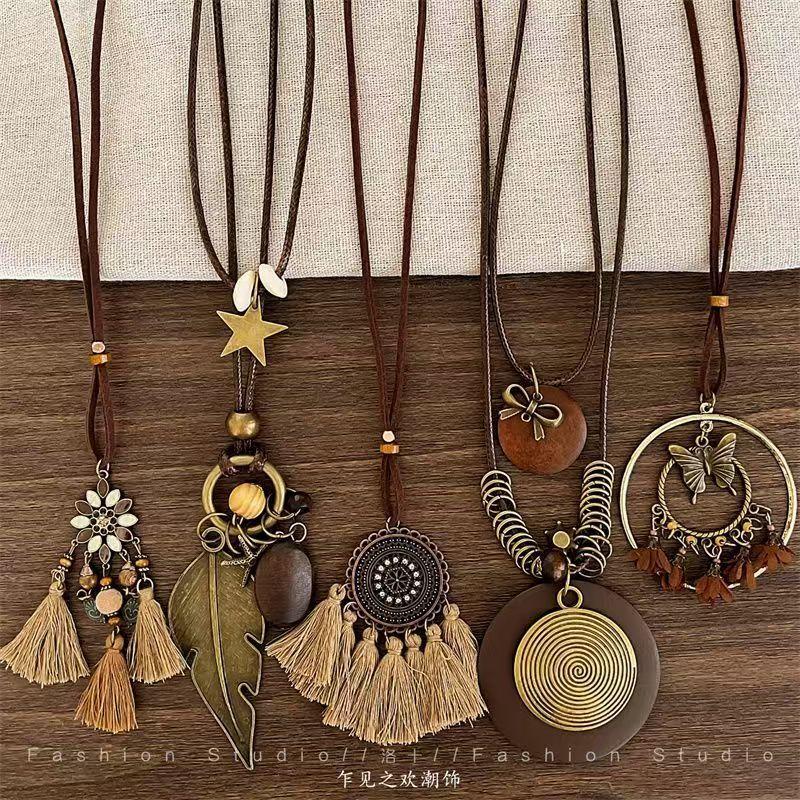 Ethnic style necklace for women, bohemian holiday style choker, 2026 new vintage high-end sweater chain accessory