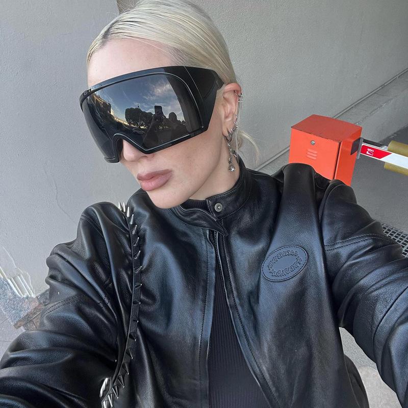 Cross-Border New Large-Frame One-Piece Outdoor Sunglasses, Future Technology Sense One-Piece Eye Protection Sunglasses, Fashionable Punk Glasses