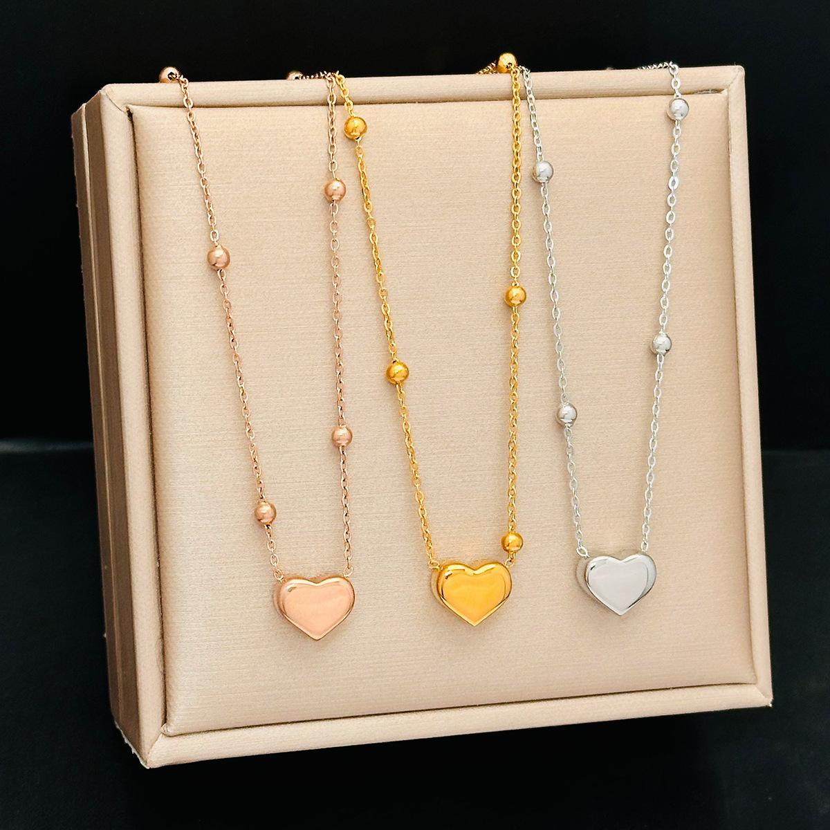 Casual Heart Titanium Steel Necklace Women's Niche Design 18K Gold Clavicle Chain New Neck Necklace Accessories Pendant