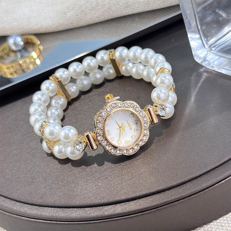Foreign Trade Explosions Double Row Imitation Pearl Elastic Elastic Watch Light Luxury Flower Diamond Full Digital Ladies Watch Wholesale