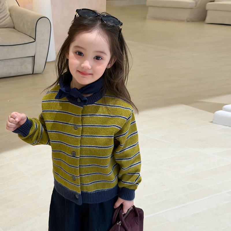 Maiyoyo children's olive green striped color-block knitted cardigan, a retro sweater-style outerwear for baby girls