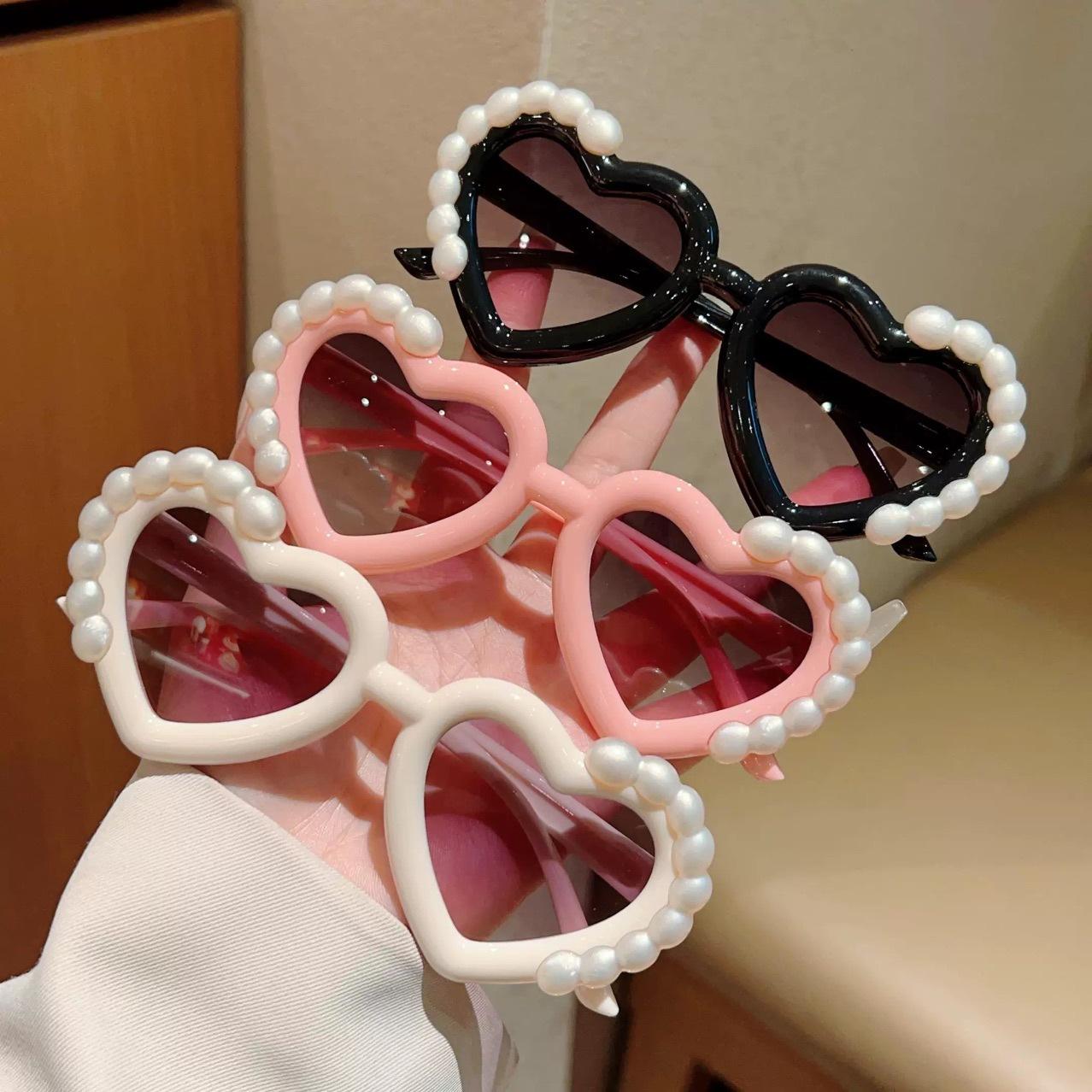 Children's new sunglasses cute boys and girls sunglasses performance kindergarten heart sunglasses photo decoration