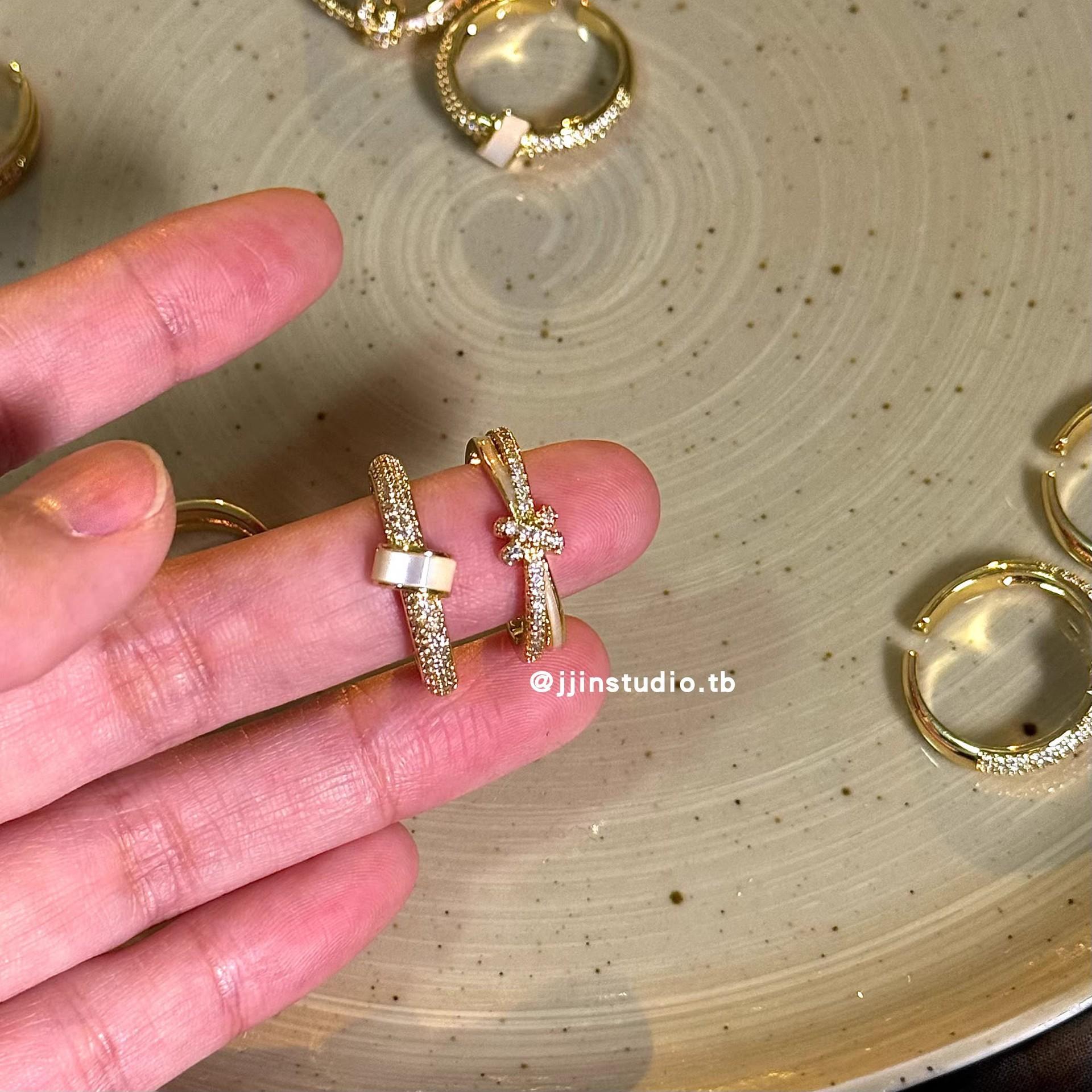 Knotted Double-Layer Ring for Women, Ins-Style Light Luxury, High-End Feel, Elegant and Versatile, Gold Enamel Ring Jewelry