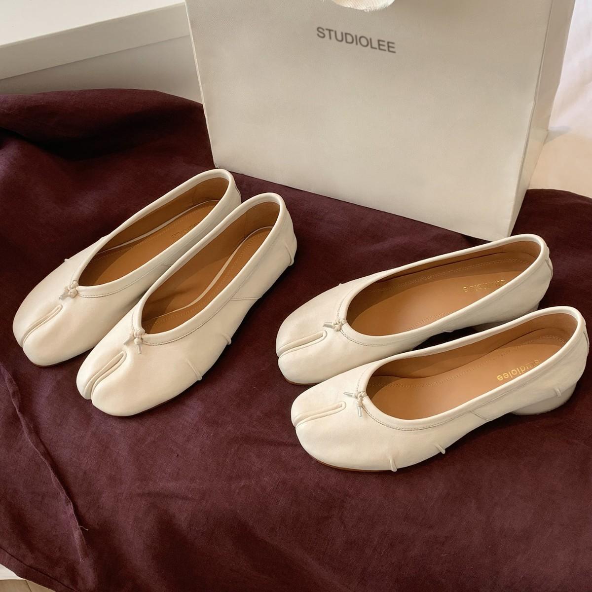 In stock and ships immediately! Grape Mom's same style shoes, shallow thick-heeled fashionable split-toe pig hoof shoes, ballet flats, women's flat shoes