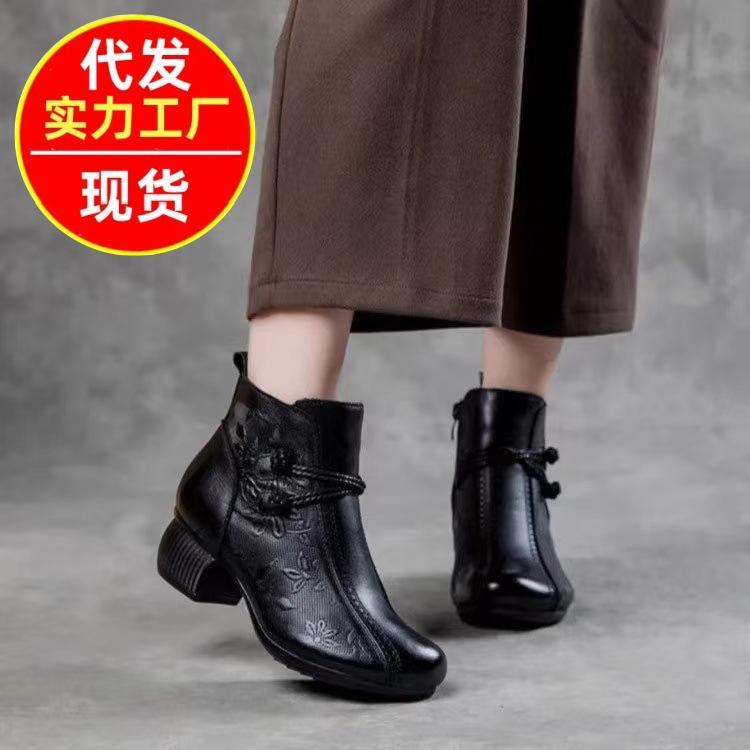 Soft-Soled Short Boots for Women 2025 Autumn and Winter New Style Round-Toe Carved Retro Short Fashion Boots Fleece-Lined Warm Leather Boots for Women