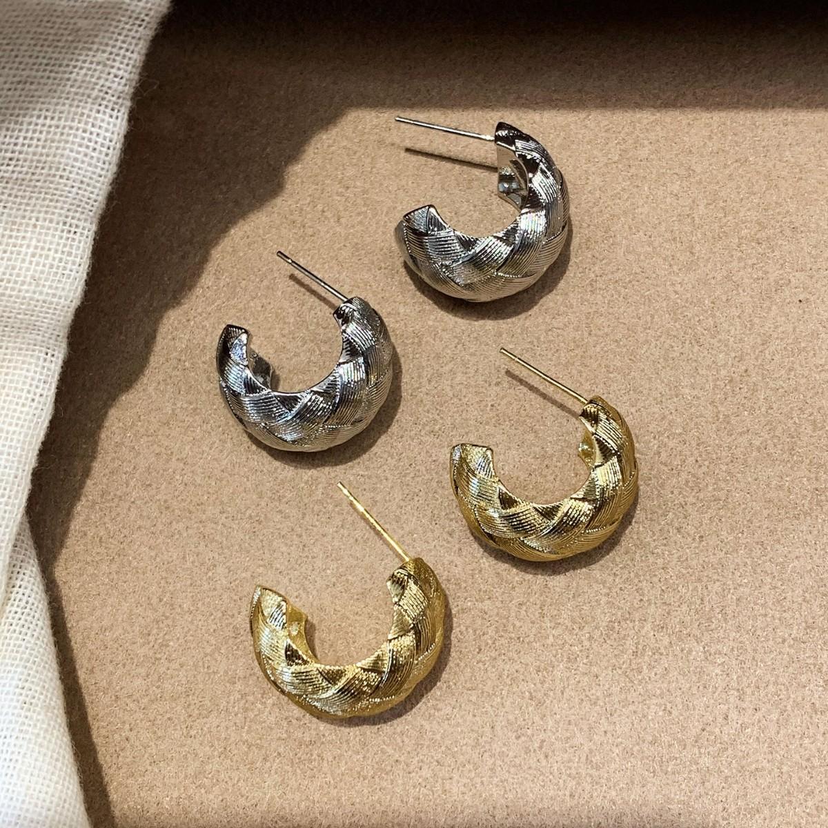 [Silk Thread Vine] Hand-Woven Brushed Texture Earrings, Heavy-Duty Earrings Without Pierced Ears, Mosquito Coil Disc Ear Clips for Women