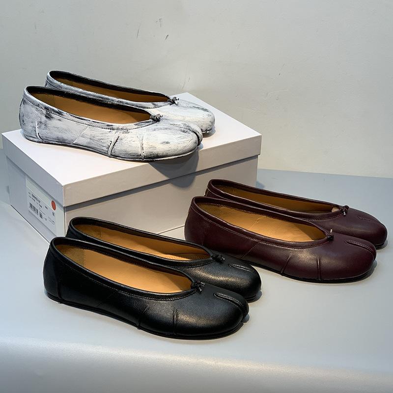 Margiela Crackle-Pattern Mirror Finish Split-Toe Pig's Hoof Shoes for Women, Flat Slip-On Handmade Horseshoe Shoes, Tabi Ballet Shoes