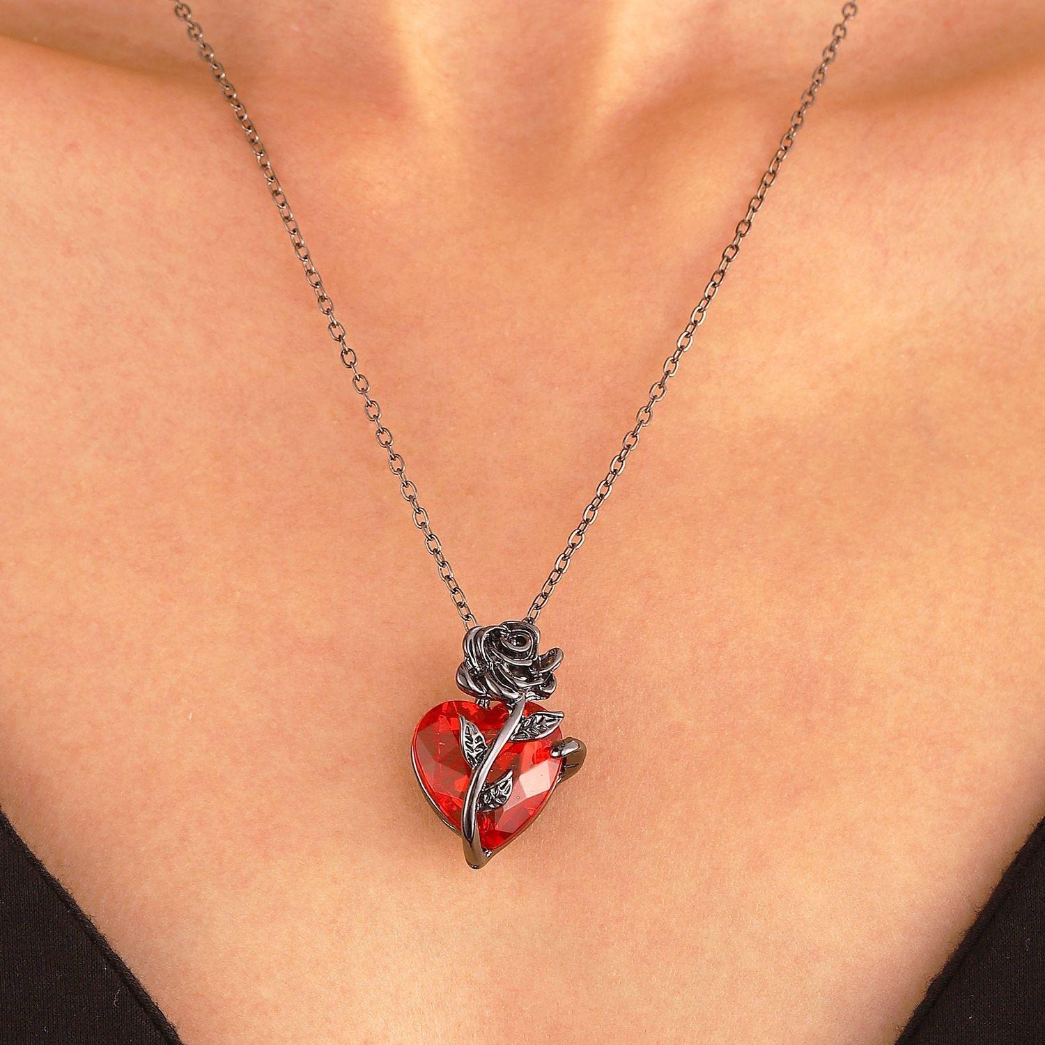 European and American Ins Heart Rose Necklace Niche Gothic Dark Design Clavicle Chain Heart-Shaped Pendant Necklace