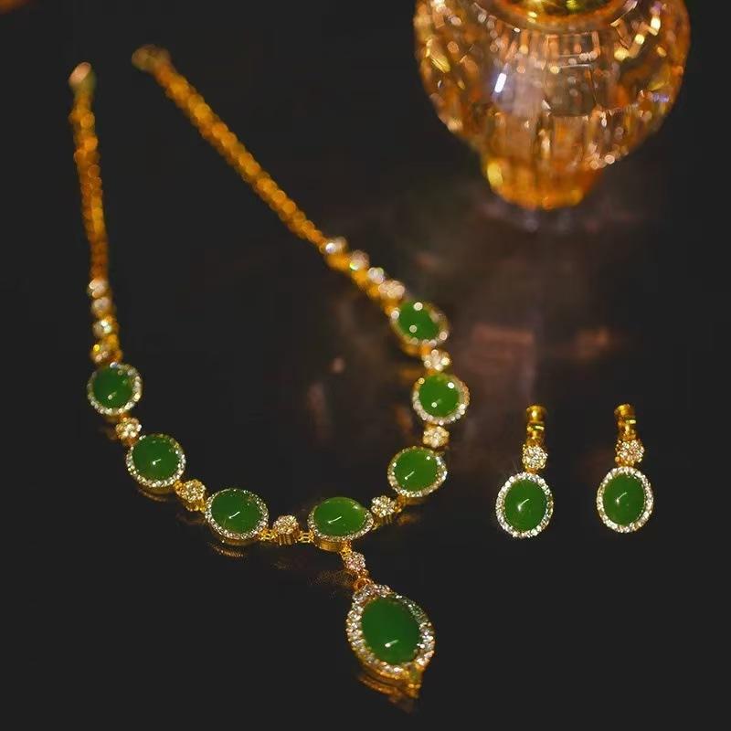 New Emerald Necklace and Earring Set Bridal Accessories Xiuhe Suit Rhinestone Clavicle Retro Wedding Accessories Set