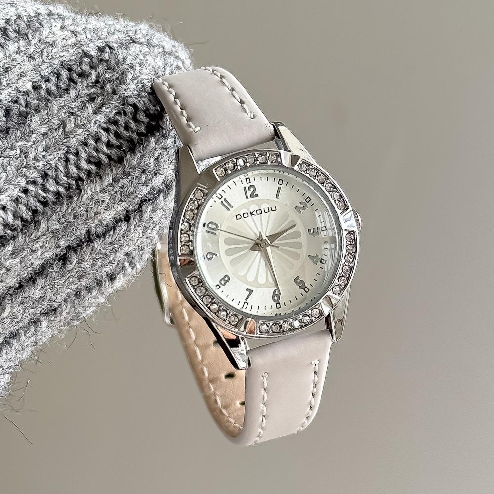 New Model of Diamond-Encrusted Cross-Border Foreign Trade Luxury Retro Watch for Women, High-End Watch for Middle School Students, Niche Small Dial Watch