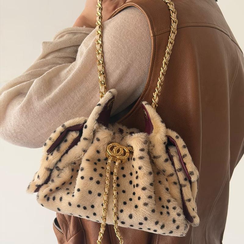 Influencer-style plush chain shoulder bag, fashionable leopard print drawstring commuter handbag, versatile trendy women's bag