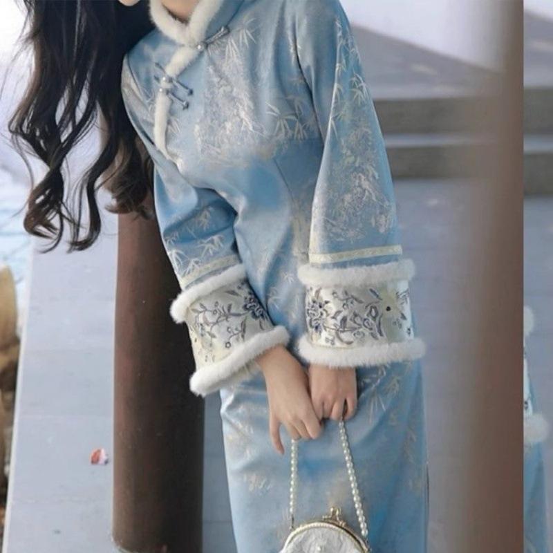 Blue Ladylike Style 2026 Winter New Model Fleece-Lined Warm Plush Collar Qipao New Chinese Style Inverted Large Sleeve Dress