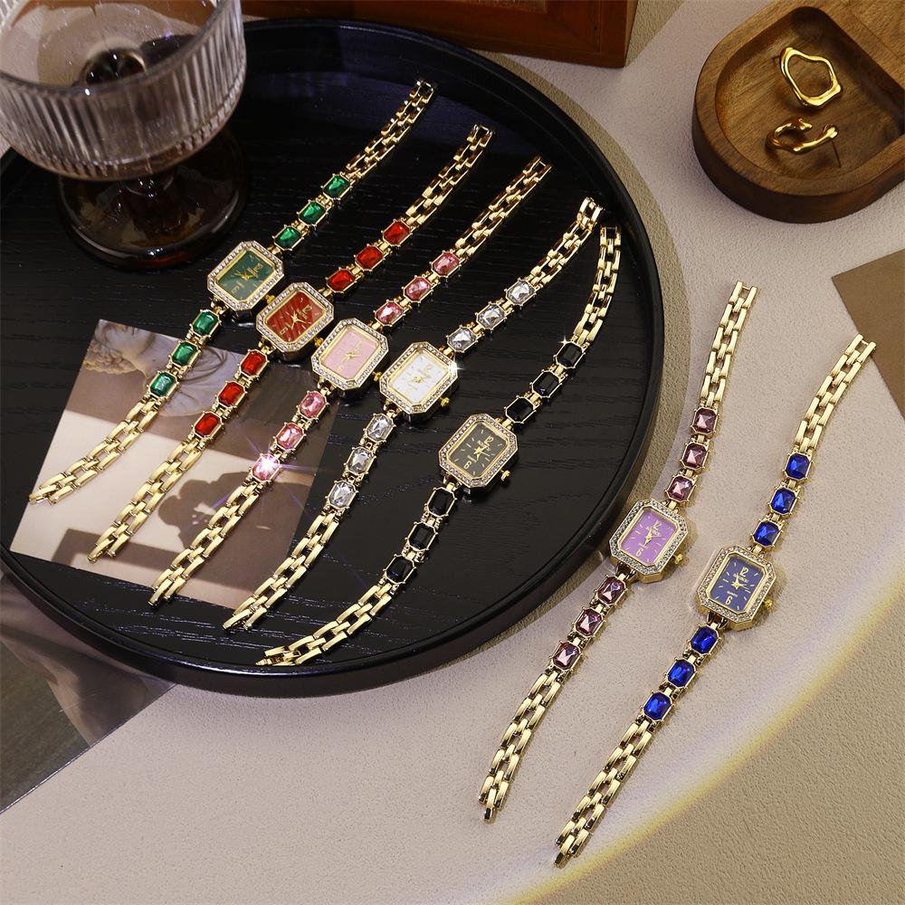 Cross-Border Light Luxury Small Square Watch, High Aesthetic Value, Casual Women's Watch, Colorful Full Diamond Women's Watch, Square Chain Wristwatch