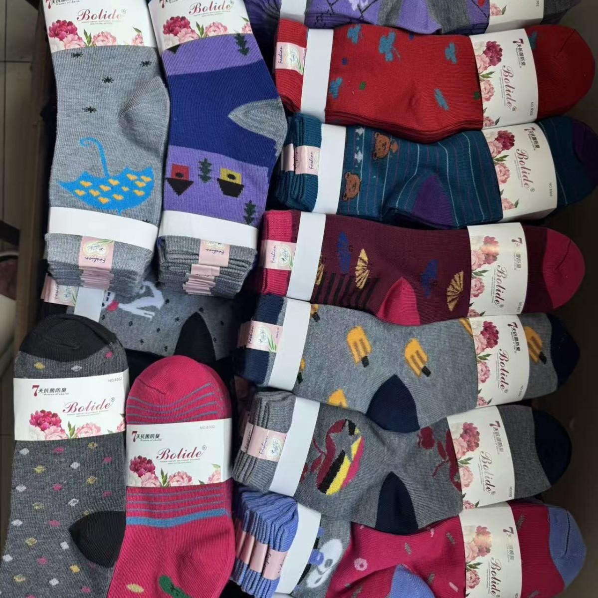Manufacturer's Large-Foot Women's Socks, Middle-Aged and Elderly Women's Loose Socks, Warm Oversized Street Vendor Socks, Loose Socks, Mid-Tube Cotton Socks, Popular and Cheap