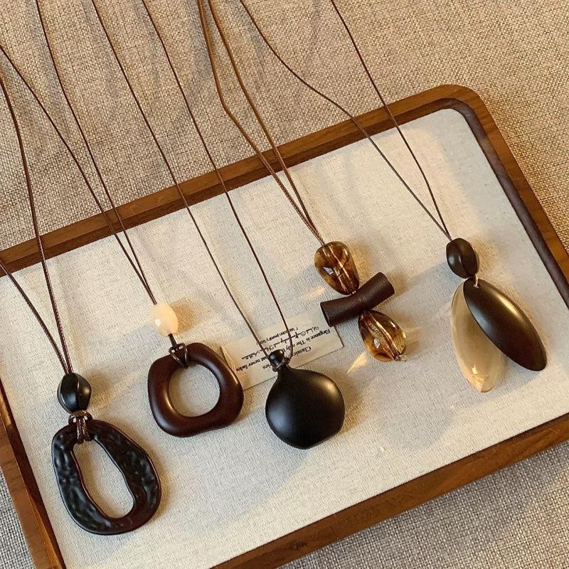 New Chinese-Style Necklace for Women 2026 New Ethnic Style Accessory Long Pendant Vintage Jewelry Autumn and Winter Sweater Chain